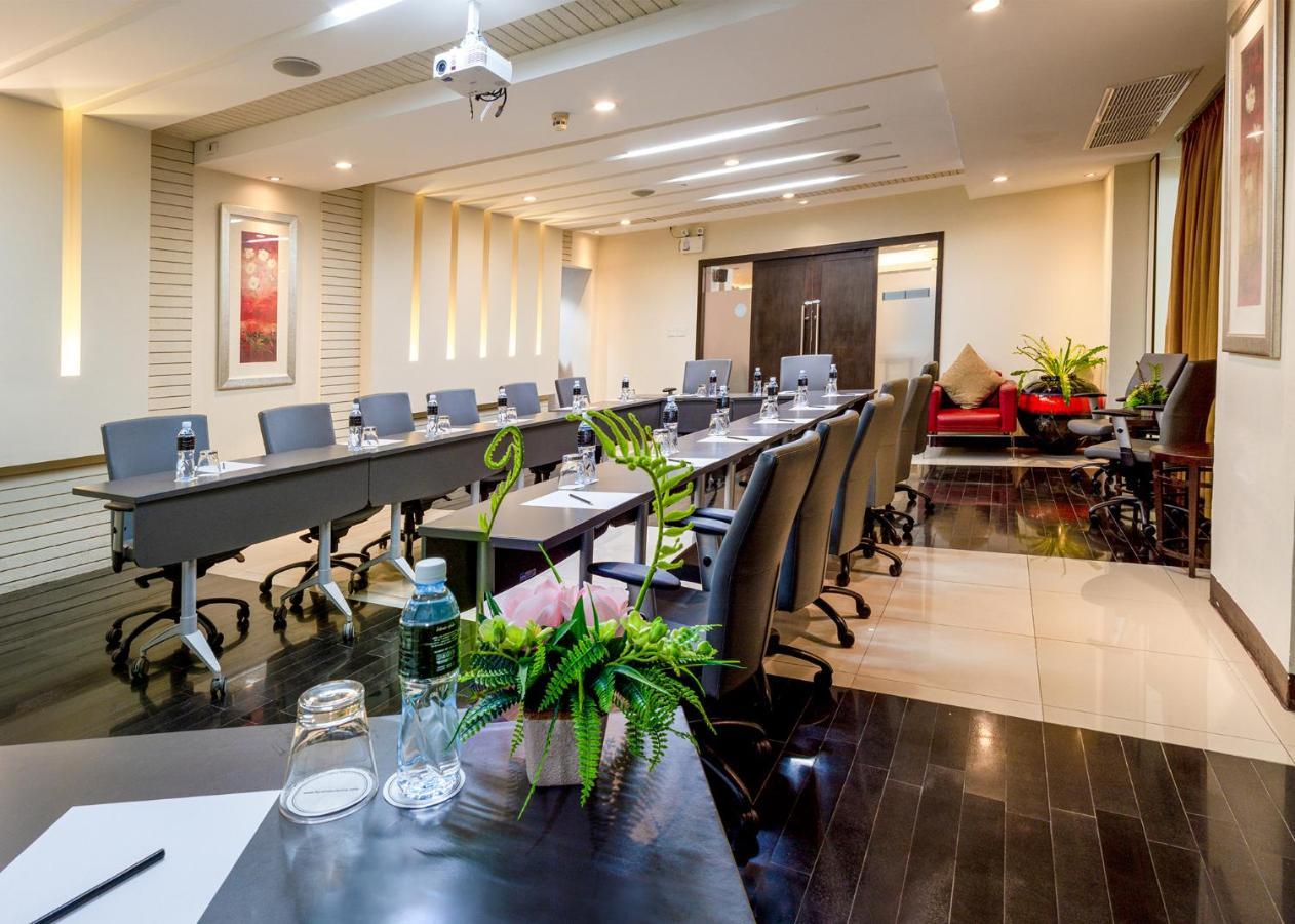 Furamaxclusive Sathorn, Bangkok Otel Dış mekan fotoğraf